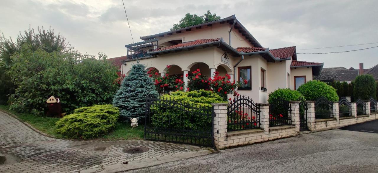 Aurora Ház Apartman *